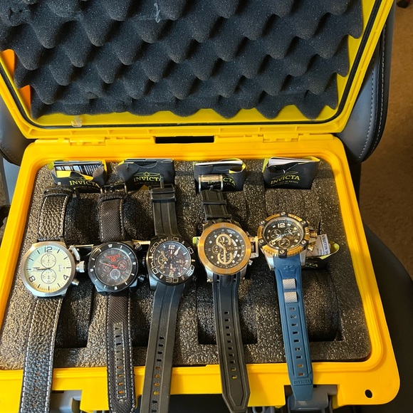 5 Invicta watches with 8 slot dive case - Picture 3 of 3